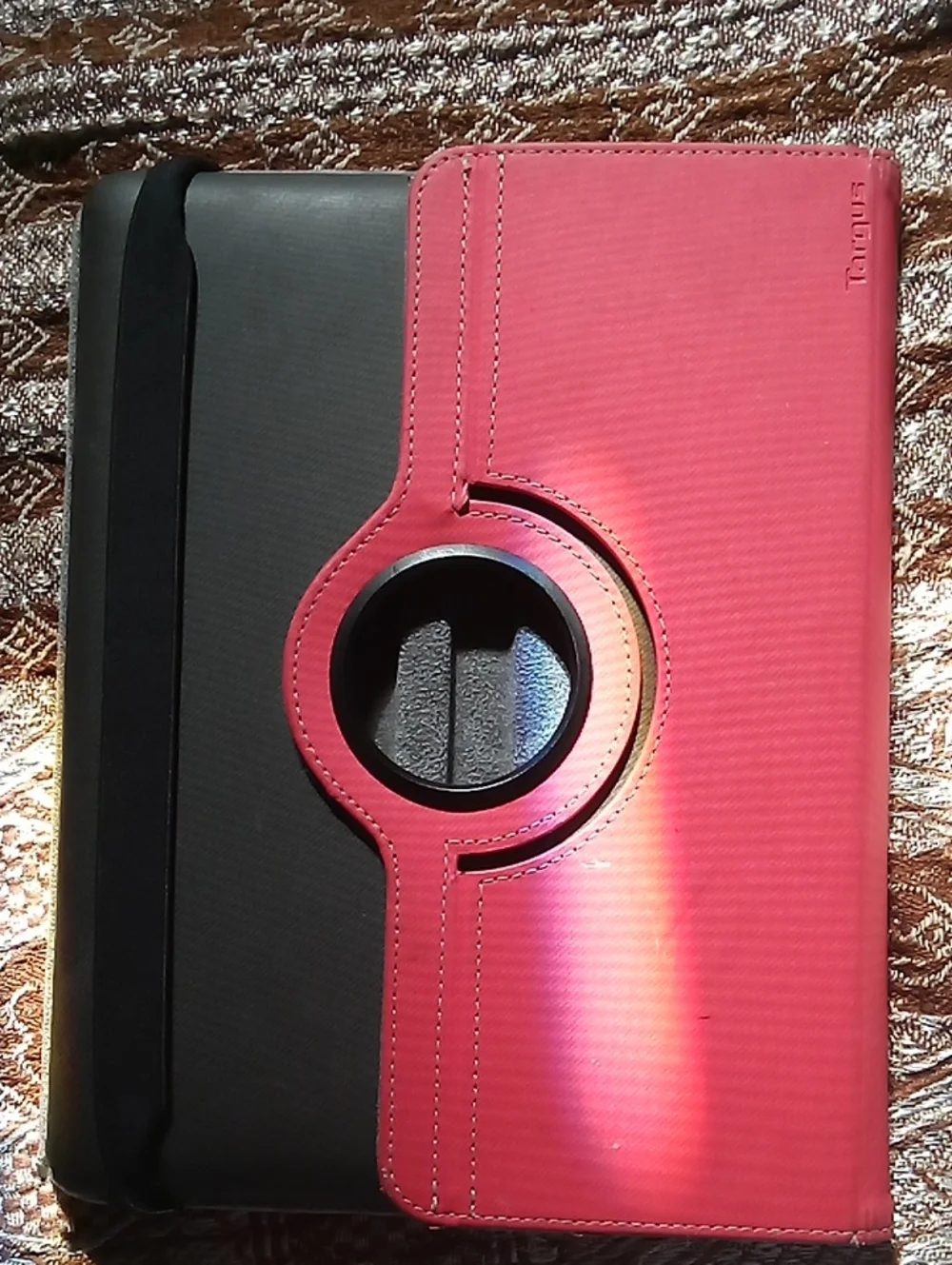 Targus Pink Tablet Folio Case with Magnetic Strap